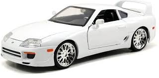 Due to it's key role in the first fast and the furious movie, the toyota supra shot up the lists of many teenagers most desired cars. Jada Toys Fast Furious Brian S 1995 Toyota Supra Auto Tuning Modell Im Massstab 1 24 Mit Spoiler Zu Offnende Turen Motorhaube Und Kofferraum Freilauf Weiss Amazon De Spielzeug