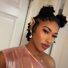 Hoodie SZN...Very Special to me dis time.. New Silk Pillows drop tmrw  morning. drop a 💙💚 fa a chance to get yours shipped from Smi, Myself n i  . Protect ya naps