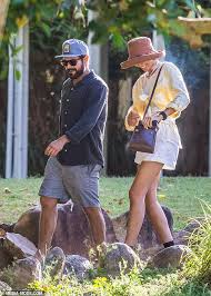 If life's a beach, then zac efron and vanessa valladares are just playing in the sand. Photos Prove Zac Efron And Girlfriend Vanessa Valladares Are Not Moving To Sydney Oltnews