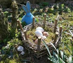 Osternest Im Garten In 2020 Ostern Geburtstagskalender Nestchen