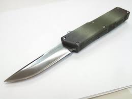 Camo Serrated Edge Lightning Otf Automatic Knife