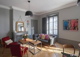 Dans Le Salon D Architecte D Interieur Nathalie Giorgiantonio Un Canape Fifties D Inspiration Scandinave Red Edition Et Des Fauteuil Deco Maison Maison Et Appartement Et Deco Maison Moderne