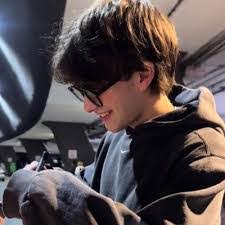 Cassandra Muse's Instagram, Twitter & Facebook