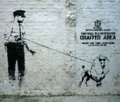 De los seis detenidos por ingresar ilegalmente al templo del sol, sólo uno será juzgado. Mas De 80 Hermosos Actos De Vandalismo Perpetrados Por Banksy El Mejor Graffitero Del Mundo Banksy Graffiti Arte Urbano Banksy Arte Urbano Graffiti