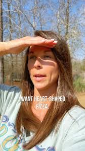 Robyn Hodge's Instagram, Twitter & Facebook