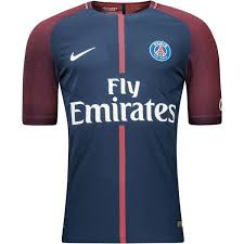 Retrouvez ici tous les maillots domicile, extérieur et third. Les Plus Beaux Maillots De Foot De La Saison Fc Barcelone Bayern Munich Manchester United Arsenal Juventus Benfica Seville Liverpool Psg As Rome Tottenham L Express