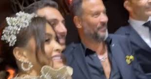 نشر عصام الحضري حارس مرمى المنتخب المصري مقطع فيديو له وهو يقوم بتدريب بعض الحراس الشباب داخل ملعبه الخاص. Gcx6o4ljj032um