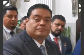 De quiénes se protegía Allan Rodríguez en su "cuartito"?