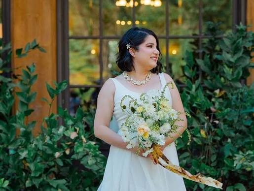 35 Side-Swept Hair Ideas for Your Wedding Look