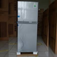 Munculnya bunga es didalam kotak freezer merupakan sesuatu yang menjengkelkan dan jika dibiarkan berbeda dengan kulkas 2 pintu, yang mana antara kompartemen freezer dengan kompartemen lemari es biasa dibuat secara terpisah dengan pintu. Kulkas Sharp Sj 237 Nd Lemari Es 2 Pintu Tanpa Bunga Es Shopee Indonesia