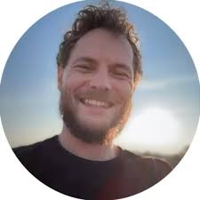 Собираю людей в Питере, чтобы попеть душевные песни на теплоходе в Неве на  закате