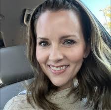 Dee Showalter's Instagram, Twitter & Facebook