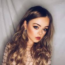 Elena Larkin (@ElenaLarkin)