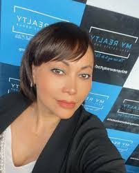 Helen Meza's Instagram, Twitter & Facebook