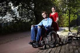 Elle est également appelée maladie de charcot, du nom du neurologue qui a décrit la maladie à la fin du 19 ème siècle. Sclerose Laterale Amyotrophique