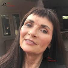 🚌 Do you even KNOW what your Passion truly is... 🚌 I wasn't clear until  just recently... 🚌 It it has completely rejuvenated my love and excitement  for my business... 🚌 Take