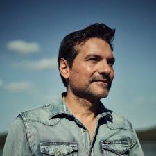 J'veux pas mourir avant d'être mort À part si je meurs contre ton corps  Bien sûr, ce ne serait pas une vraie mort Car mon désir vivrait encore Et  même, enfouis 6