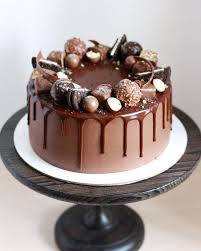 Pin By Hasnaa Gadalah On Creative Cake Decorating Ideen Chocolate Cake Decoration Chocolate Cake Recipe Cake Desserts