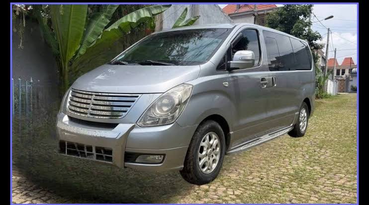 2013 Hyundai Grand Starex (H-1) MPV available in Addis Ababa, Ethiopia., AI generated