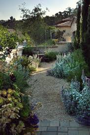 15 Faszinierende Ideen Fur Toskanische Garten Die Sie In Erstaunen Versetzen Werden In 2020 Toskanischer Garten Garten Mediteraner Garten