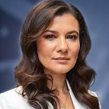 Clara Sutton's Instagram, Twitter & Facebook