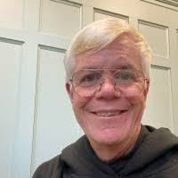 100+ profilů „Lydon“