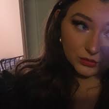 Daisy Beck's Instagram, Twitter & Facebook