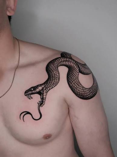 Snake on Jacob's shoulder. @camsupply @thirtyonetattoos #snake #snaketattoo #cobratattoo #blackwork #blackworkersubmission #losangeles #losangelestattooartist #tattoo