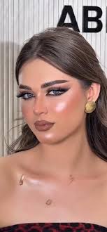 Looking for a traveling makeup artist in Chicago