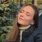 Mary Abud's Instagram, Twitter & Facebook