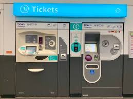 Paris Metro ticket machine and pricing information