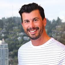 Justin Crews's Instagram, Twitter & Facebook