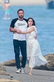 Западные сми подозревают, что в голливуде появилась новая пара. Kak Geroi Romanticheskogo Filma Ben Afflek I Ana De Armas Na Plyazhe Malibu Elle