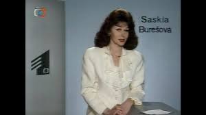 Na konci sedmdesátých let nastoupila do televize jako moderátorka pořadu pro vojáky poštovní schránka. Saskia Buresova Hlasatelka Ct Znelka Filmu Pane Vy Jste Vdova Youtube