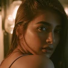 Shruti Puthran's Instagram, Twitter & Facebook