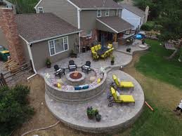 Outdoor Fire Pit Enclosures Check Out Our Pointers Builtinfirepit Patio Landscaping Backyard Patio Designs Patio Design