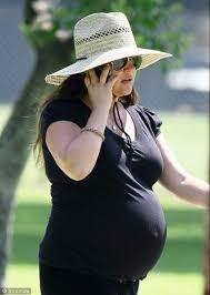 Tiffany Amber Thiessen Pregnant Fashion Tiffany Amber Tiffani Thiessen