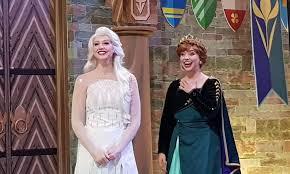 Singkat cerita, film frozen 3d ini menceritakan tentang 2 orang saudara yaitu putri kerajaan bernama princess elsa dan princess anna. Hadir Di Dunia Nyata Rasakan Petualangan Elsa Dan Anna Di Disney Frozen 2 Area Central Park Mall Jangan Sampai Ketinggalan Moms Semua Halaman Nakita