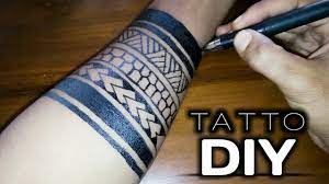Desain tato di dada pria sumber : Tato Tangan Simple