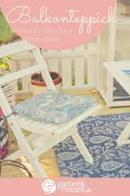 Gartenbank Kissen Streublumchen Auf Beige Terasse Dekorieren Bett Kissen Und Kissen