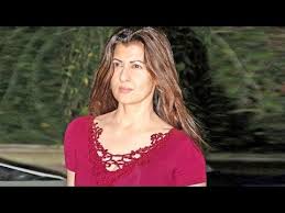 Download Sangeeta Bijlani Hot Navel Kiss 3gp Mp4 Mp3 Flv Webm Pc Mkv She started her bollywood career with a lead role in qatil in 1988 and was one of the three female leads in the film tridev (1989). download sangeeta bijlani hot navel