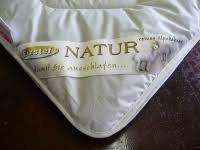 Há 40 anos comercializando produtos de aviamento e artesanato. Wollartikel Wollprodukte Schafwolle Schafwollsocken Museumspantoffeln Schafmilchseife Silbersocken Bettdecken Plaids Schafwolldecken