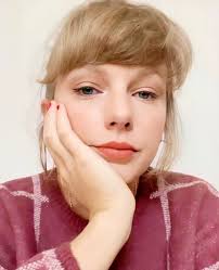 Which Taylor do you like, with or without makeup?