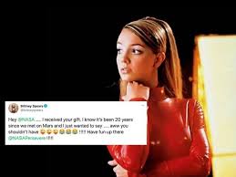 I did it again онлайн бесплатно. Britney Spears Celebrates The 20th Anniversary Of Oops I Did It Again With Nasa