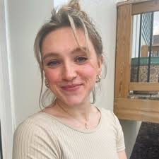 Miranda Rowland's Instagram, Twitter & Facebook