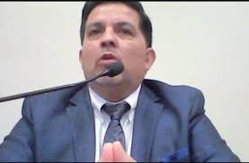 Ex funcionarios públicos acusados de pedir coimas en licitaciones enfrentan  juicio