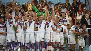 Heute macht sich ein weiterer deutscher weltmeister auf den weg nach russland, um dort seinen titel zu verteidigen. Wm 2014 Deutschland Ist Weltmeister Siegerehrung Deutschland Argeninien 1 0 Youtube