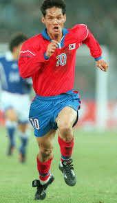 다만 막걸리 해설의 대표격인 이상윤 해설과 비슷한 듯 다르게 호불호가 갈리고 특정 연령대 및 성별과 매니아층의 고평가에 비해 대중성은 확실히 좀 아쉬운 듯하다. ì¸í„°ë·° ë°©ì½•ì˜ ëˆˆë¬¼ ìµœìš©ìˆ˜ ê°ë…ì˜ ê²½í—˜ ë³€ìˆ˜ë¥¼ ì¡°ì‹¬í•˜ë¼ ì¡°ì„ ì¼ë³´