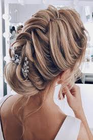 Highlighted blonde hair is a perfect choice for a wedding. Wedding Hairstyles Wedding Hairstyles 2019 Elegant Textured Updo On Blonde Hair My Wedmakeup Listfender Leading Inspiration Magazine Shopping Trends Lifestyle More