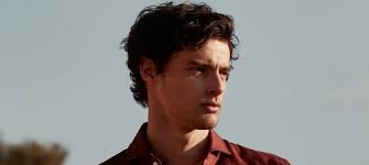 One wrong choice of yours can completely destroy your personality. The Best Men S Wavy Hairstyles For 2021 Fashionbeans